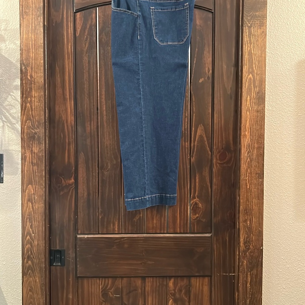 Stylish Blue Cropped Ankle Jeans